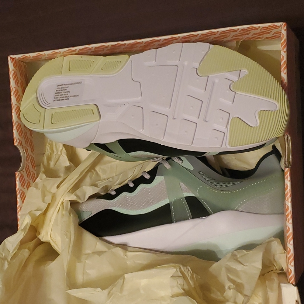 Fabletics Sneaker sz 11 - Picture 3 of 4